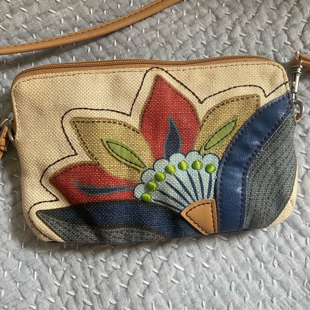 Relic | Bags | Relic You Are My Sunshine Crossbody Bag